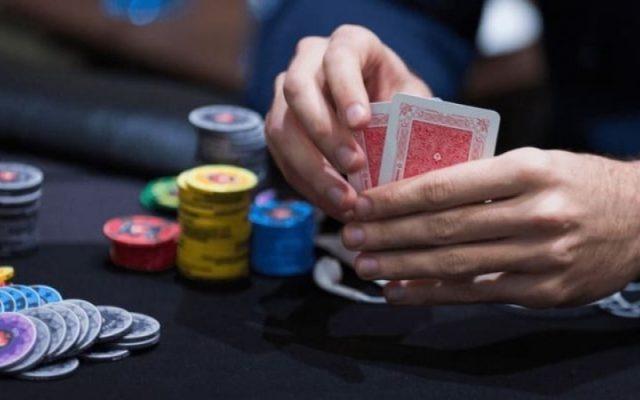 Nghệ thuật đọc tâm lý đối thủ qua các ván bài kịch tính